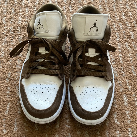 Women’s Air Jordan 1 Low SE ‘Light Olive’ - Picture 1 of 8